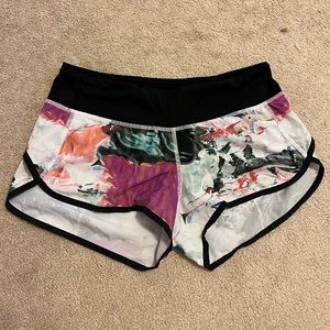 SIZE 4 LULULEMON SHORTS